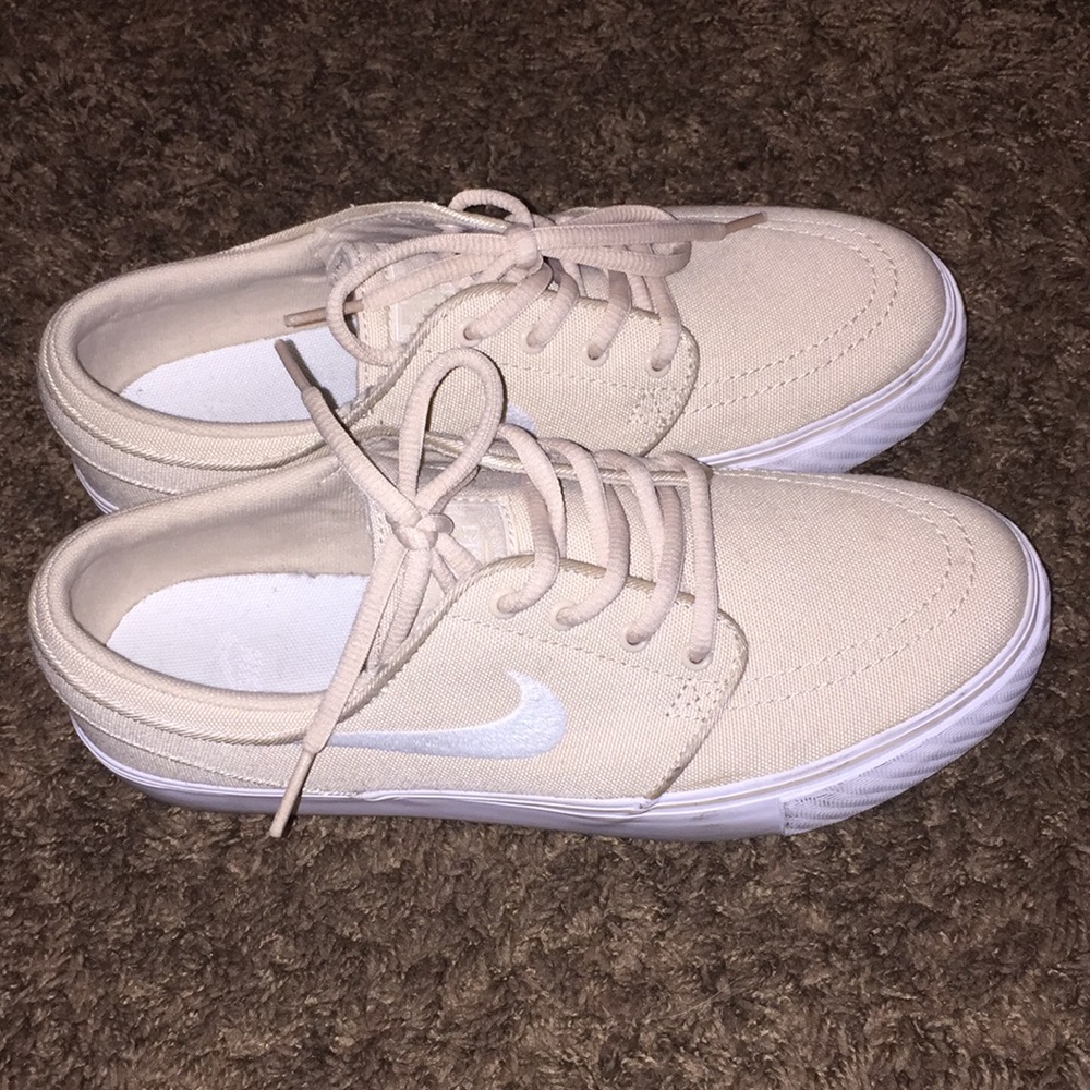 Khaki Nike Stefan Janoski size 5.5Y